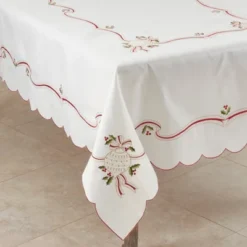 Saro Lifestyle Embroidered Tablecloth With Christmas Motifs 11 Saro Lifestyle Embroidered Tablecloth With Christmas Motifs -Winter Glow Store GUEST 21b9154b 8fdd 4650 928d af31ae70a02f
