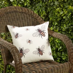 Saro Lifestyle Adorable Bumble Bee Outdoor Pillow With Poly Fill, 18"x18", Off-White 6 Saro Lifestyle Adorable Bumble Bee Outdoor Pillow With Poly Fill, 18"x18", Off-White -Winter Glow Store GUEST 77089eb9 0b93 4d67 a2ed b9674a585f58