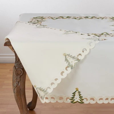 Saro Lifestyle Nostalgic Holiday Christmas Tree Tablecloth 2 Saro Lifestyle Nostalgic Holiday Christmas Tree Tablecloth - Image 2