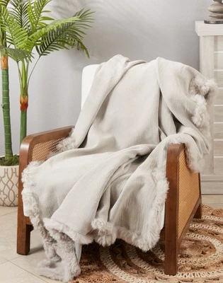 Saro Lifestyle Plush Lamb Fur Border Linen Throw Blanket 2 Saro Lifestyle Plush Lamb Fur Border Linen Throw Blanket - Image 2